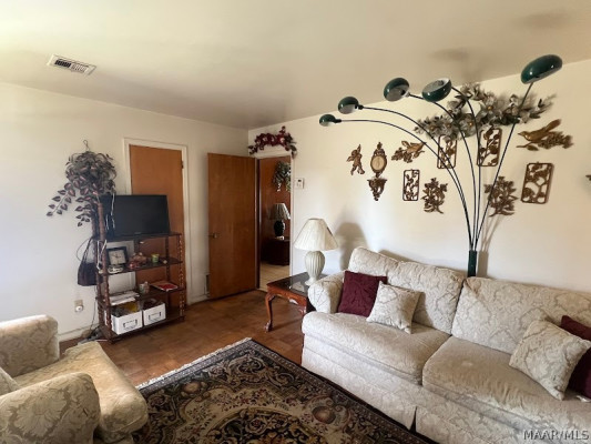 303 Kingswood Road