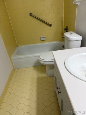 2105 BRIAR GATE Drive