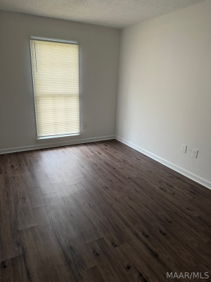 2105 BRIAR GATE Drive