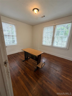 416 EARL Place