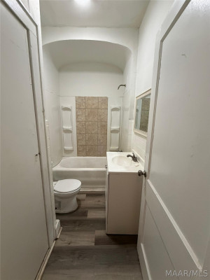 416 EARL Place