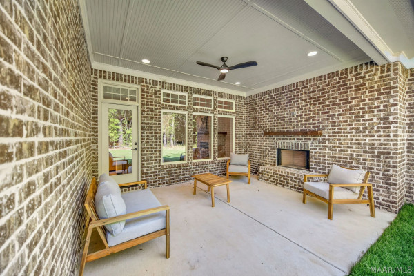 72 Della Drive
