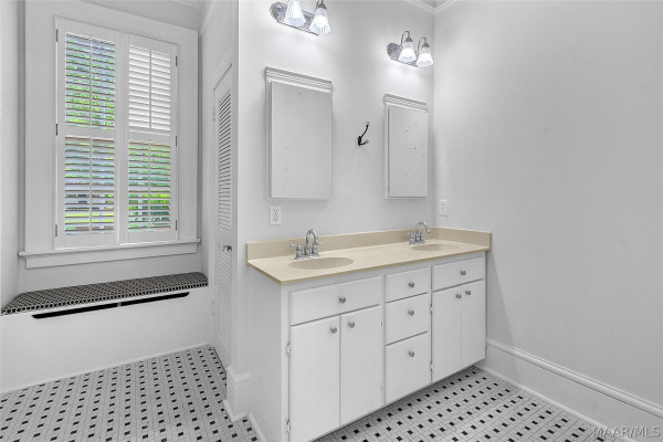 3237 Cloverdale Road