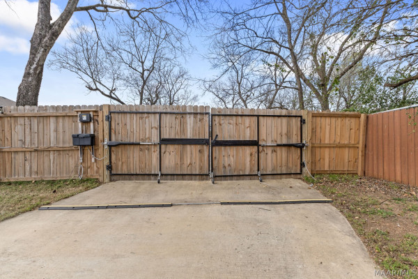 1600 Rosemary Park