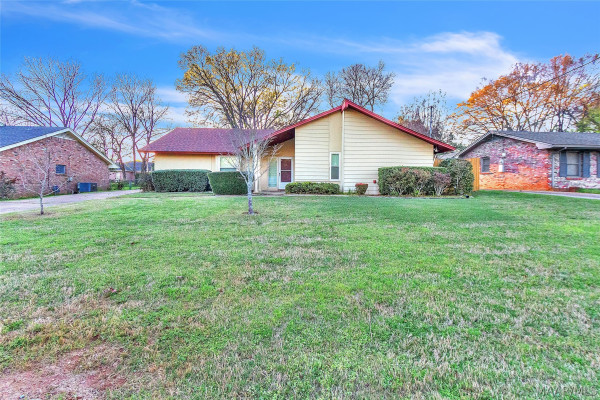 223 W VANDERBILT Loop