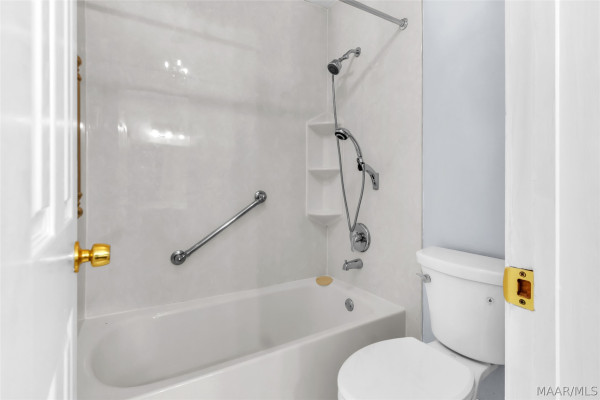 223 W VANDERBILT Loop