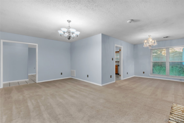 223 W VANDERBILT Loop