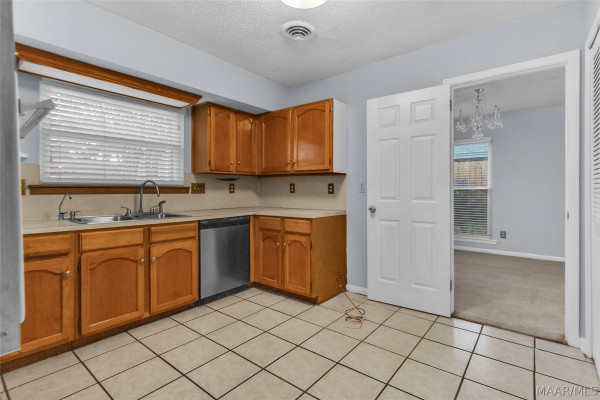 223 W VANDERBILT Loop