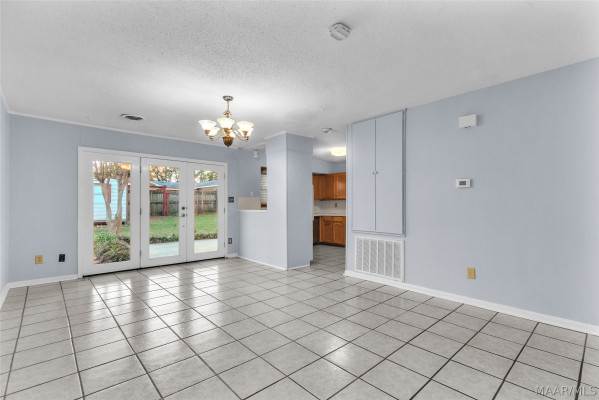 223 W VANDERBILT Loop