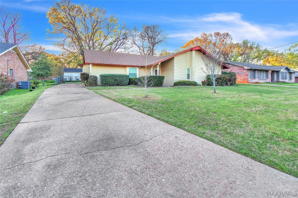 223 W VANDERBILT Loop