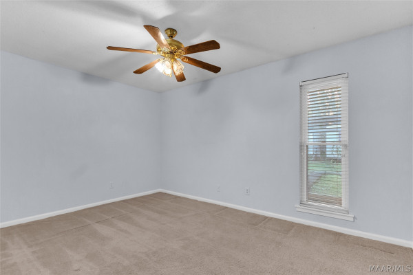 223 W VANDERBILT Loop