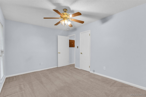 223 W VANDERBILT Loop