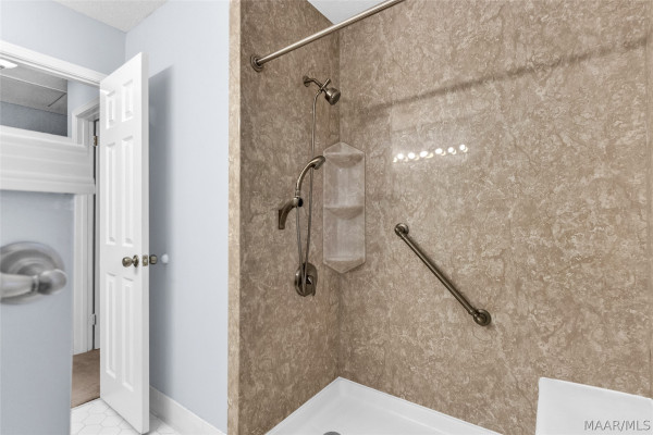 223 W VANDERBILT Loop