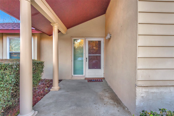 223 W VANDERBILT Loop