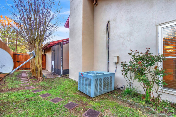 223 W VANDERBILT Loop