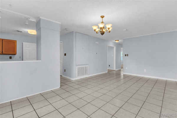 223 W VANDERBILT Loop