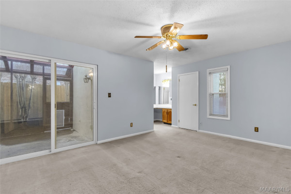 223 W VANDERBILT Loop