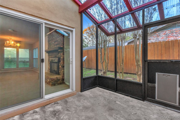 223 W VANDERBILT Loop