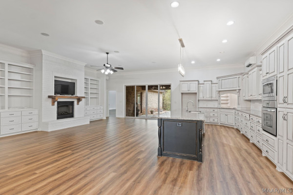 6313 Philadelphia Hill