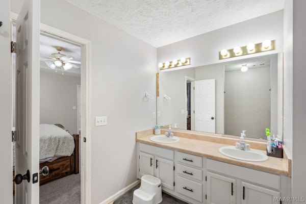 87 Meadow Oaks Court