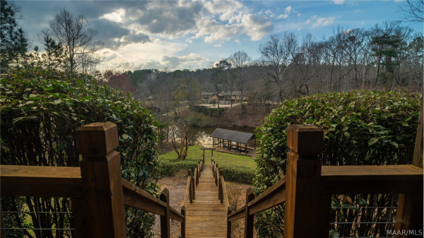 402 Cliffside Drive
