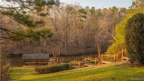 402 Cliffside Drive