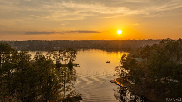 402 Cliffside Drive