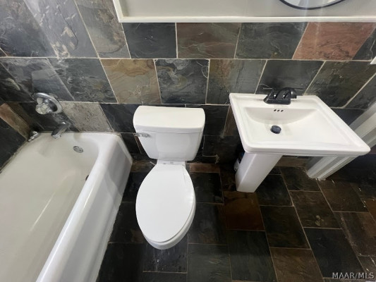 1818 ST CHARLES Avenue