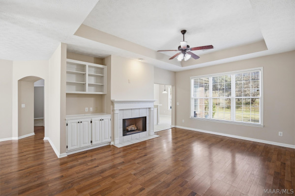 8349 Grayson Grove
