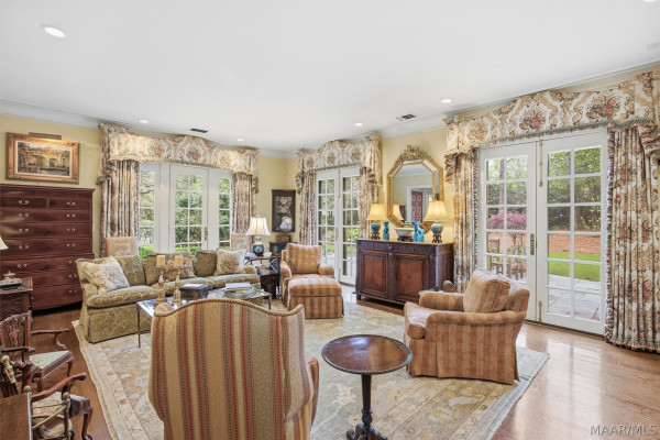 1841 Wentworth Drive