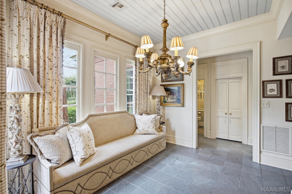 1841 Wentworth Drive