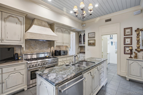 1841 Wentworth Drive