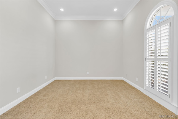 8632 LILLIAN Place