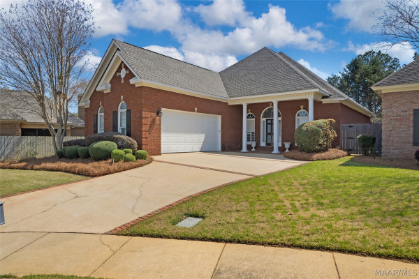 8632 LILLIAN Place