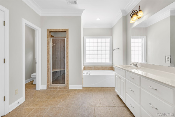 8632 LILLIAN Place