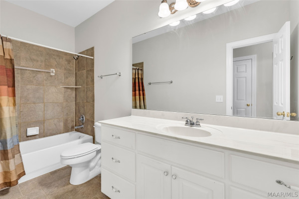 8632 LILLIAN Place
