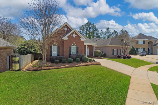 8632 LILLIAN Place