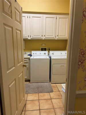 6712 Luxembourg Circle