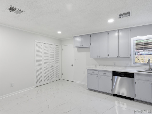 769 Ledyard Place