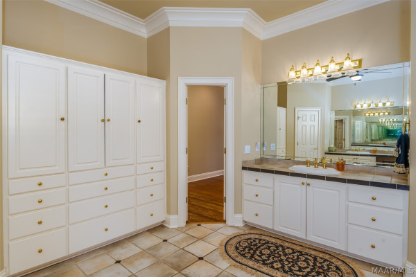 8024 WESTCHESTER Place