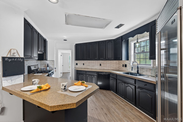 186 Lake Bend Cove