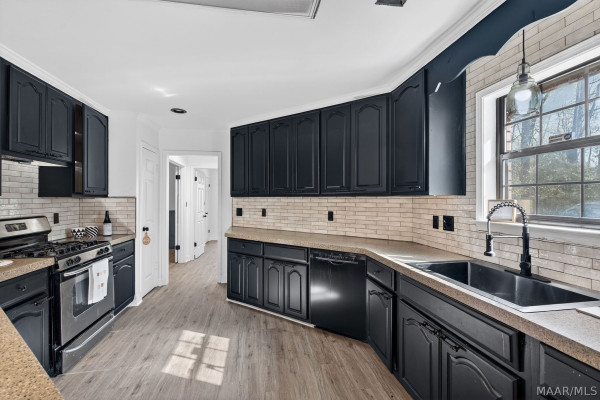 186 Lake Bend Cove