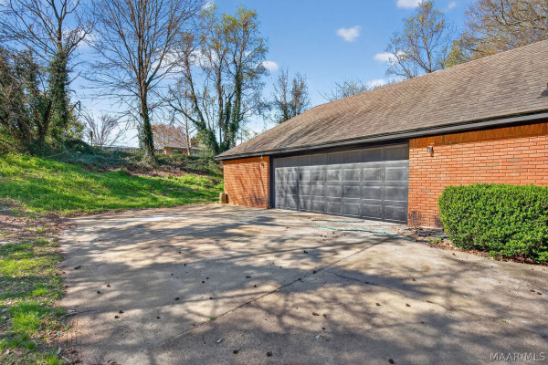 186 Lake Bend Cove