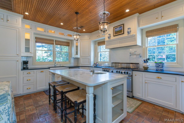 3045 Boxwood Drive