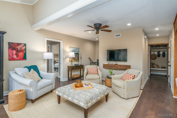 1706 Vaughn Lane