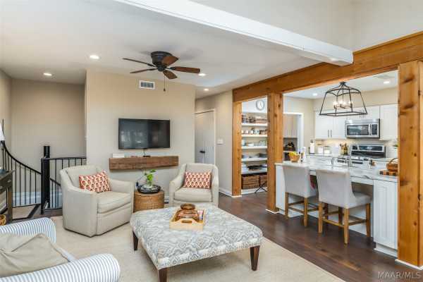 1706 Vaughn Lane