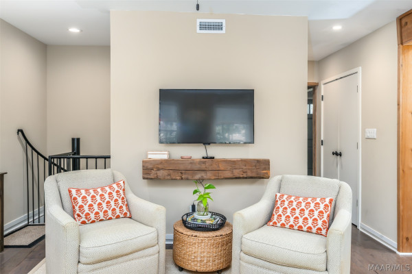 1706 Vaughn Lane