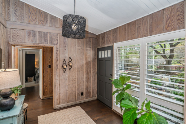 1706 Vaughn Lane