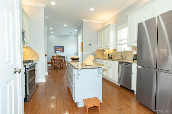 8700 VINTAGE Way