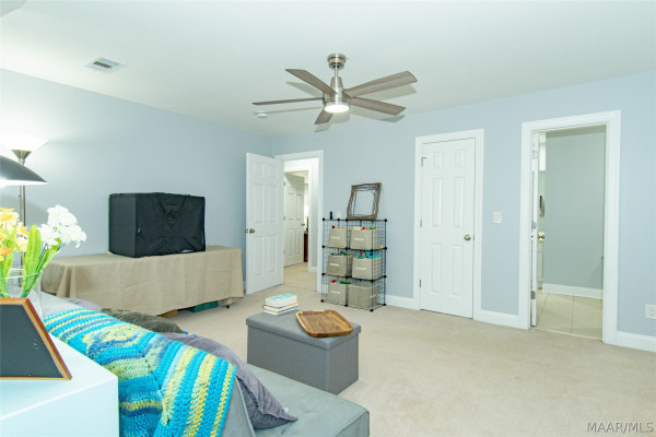 8700 VINTAGE Way